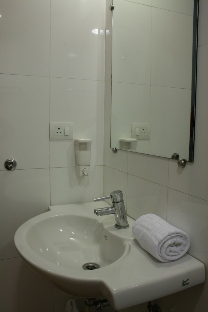 Twin Room - Photo 11