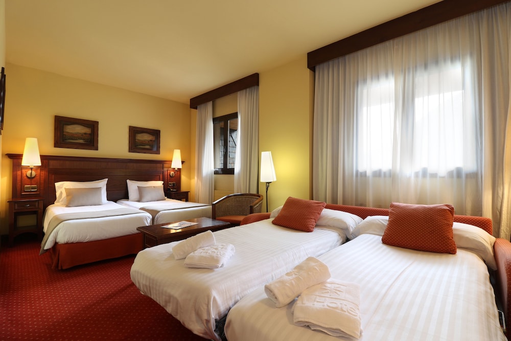 Superior Room (4 adults) - Photo 3