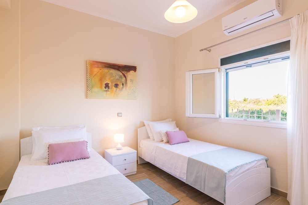 Deluxe Apartment Ground floor photo 2
