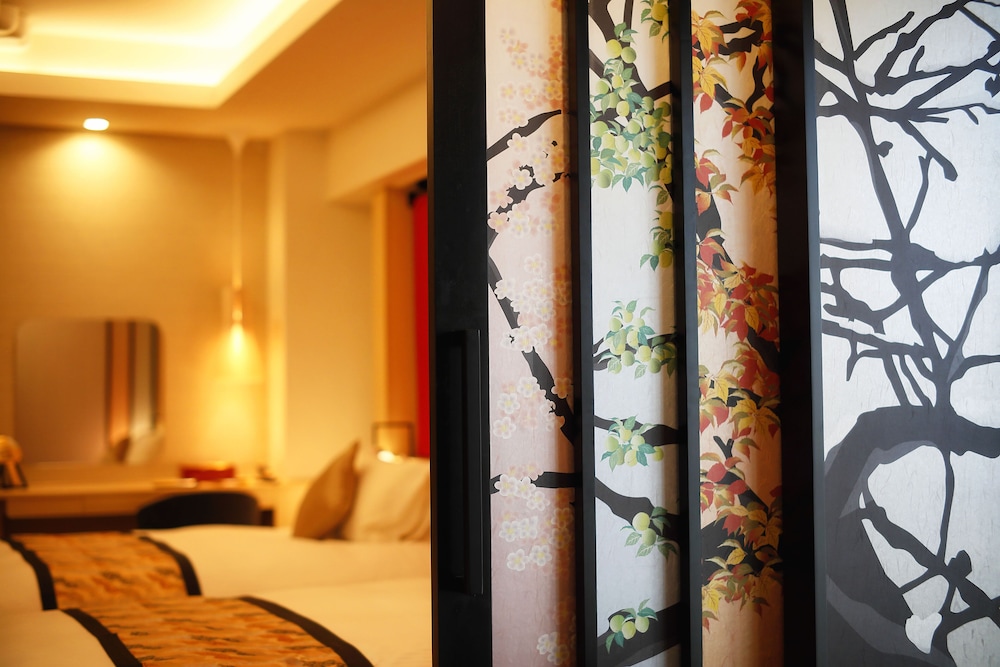 Suite, 2 Double Beds, Non Smoking - Photo 2
