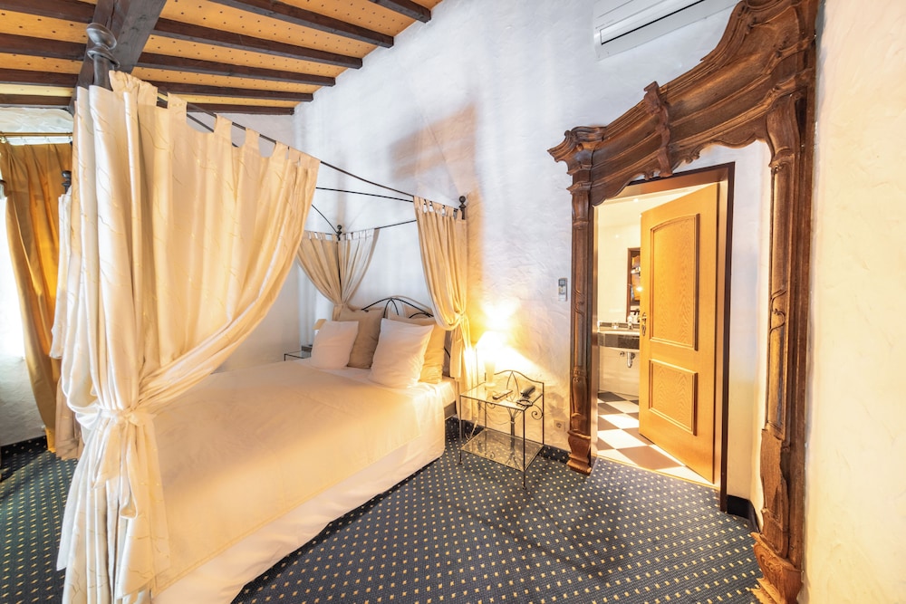 Historic Suite, 1 Bedroom, Non Smoking, Bathtub