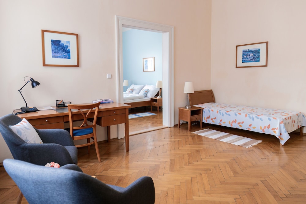 Junior Suite, 2 Bedrooms, Kitchen, City View