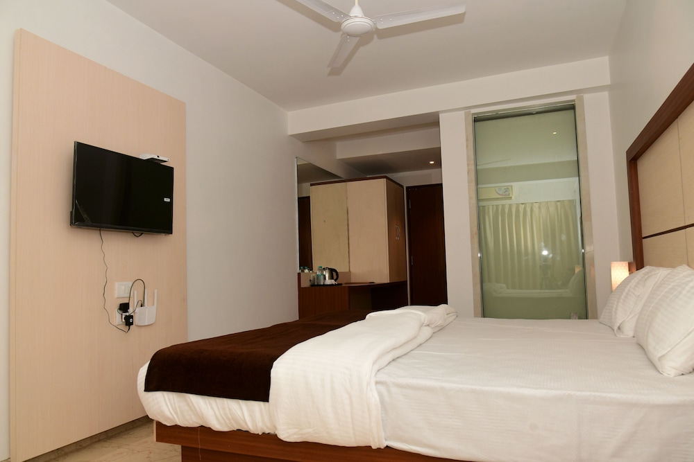 Deluxe Room - Photo 11