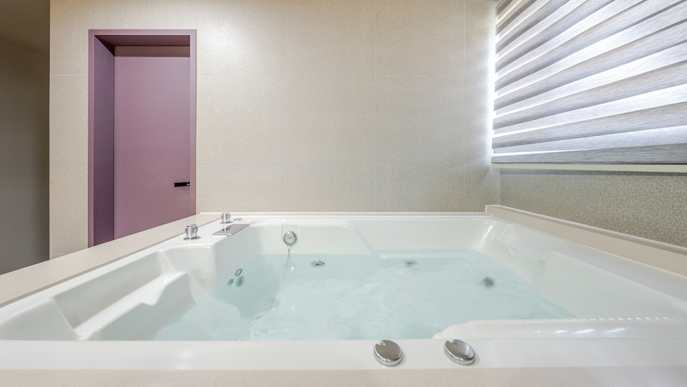 Basic Room, 1 Bedroom (Room B104 (Couple/Family Room)) - Photo 3