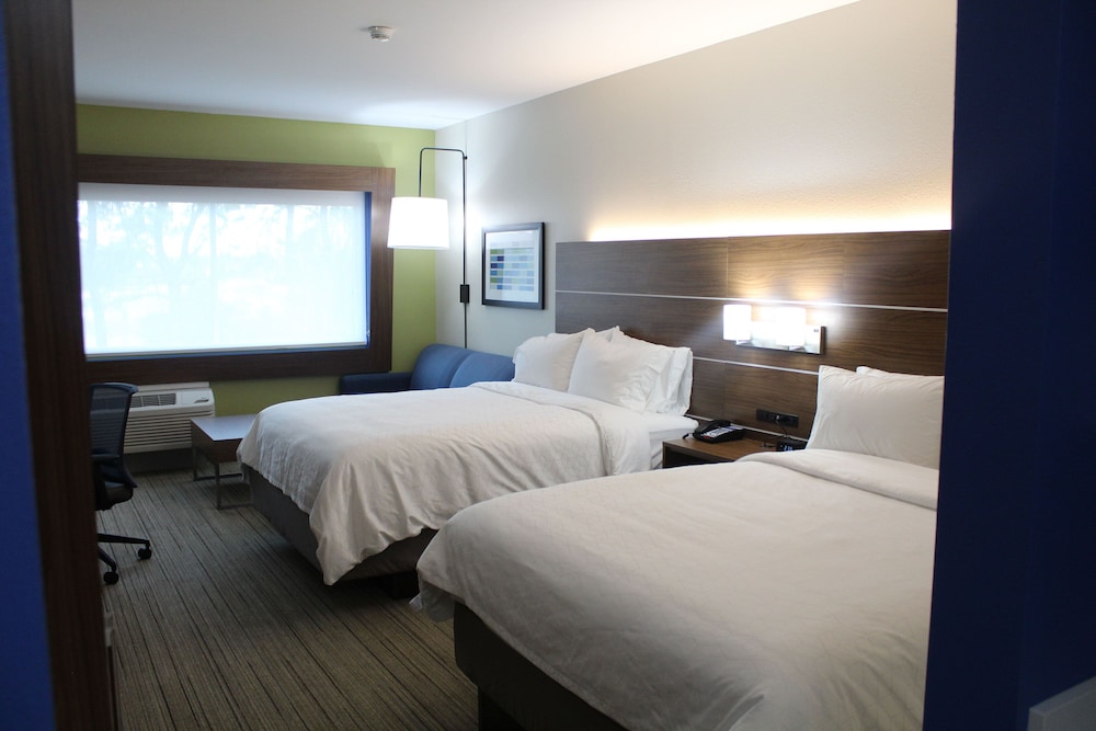 Suite, Multiple Beds - Photo 3
