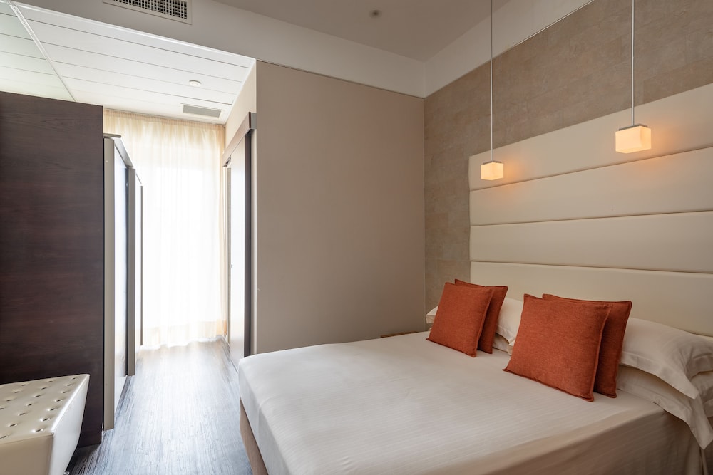 Deluxe Triple Room photo 2