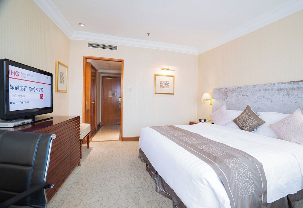Standard Room, 1 King Bed photo 2