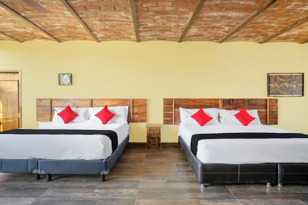 Deluxe Quadruple Room, Multiple Beds (With View) photo 2