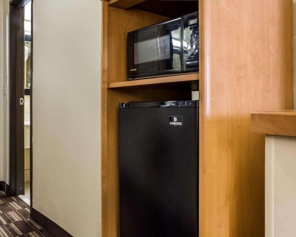 Suite, Multiple Beds, Non Smoking - Photo 8