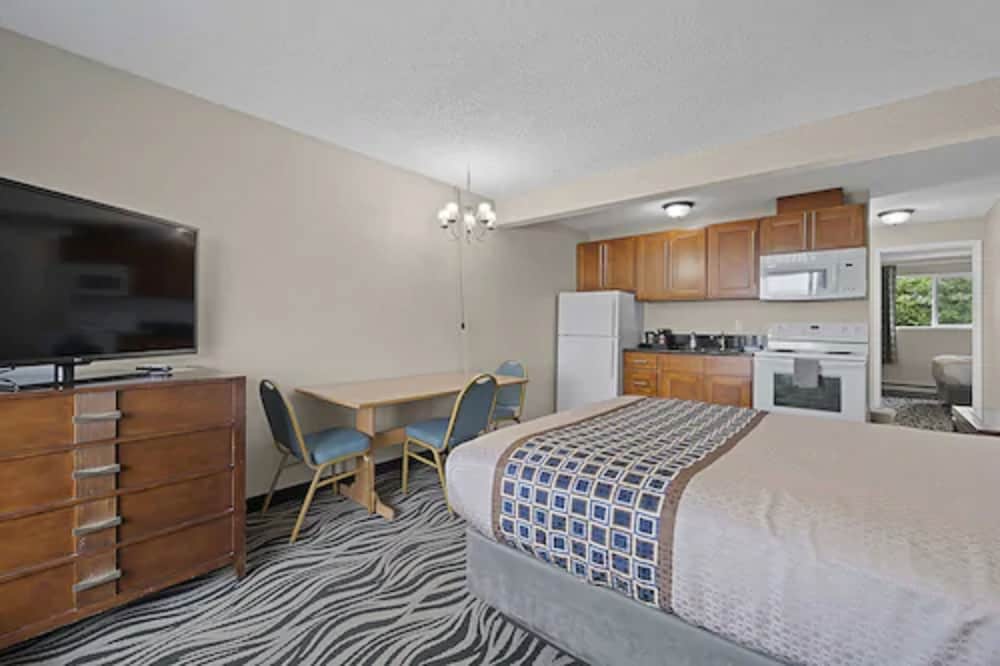 Suite, 2 Queen beds, kitchen photo 1