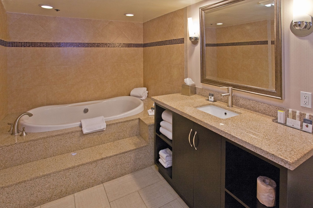 Junior Suite, 1 King Bed - Photo 5