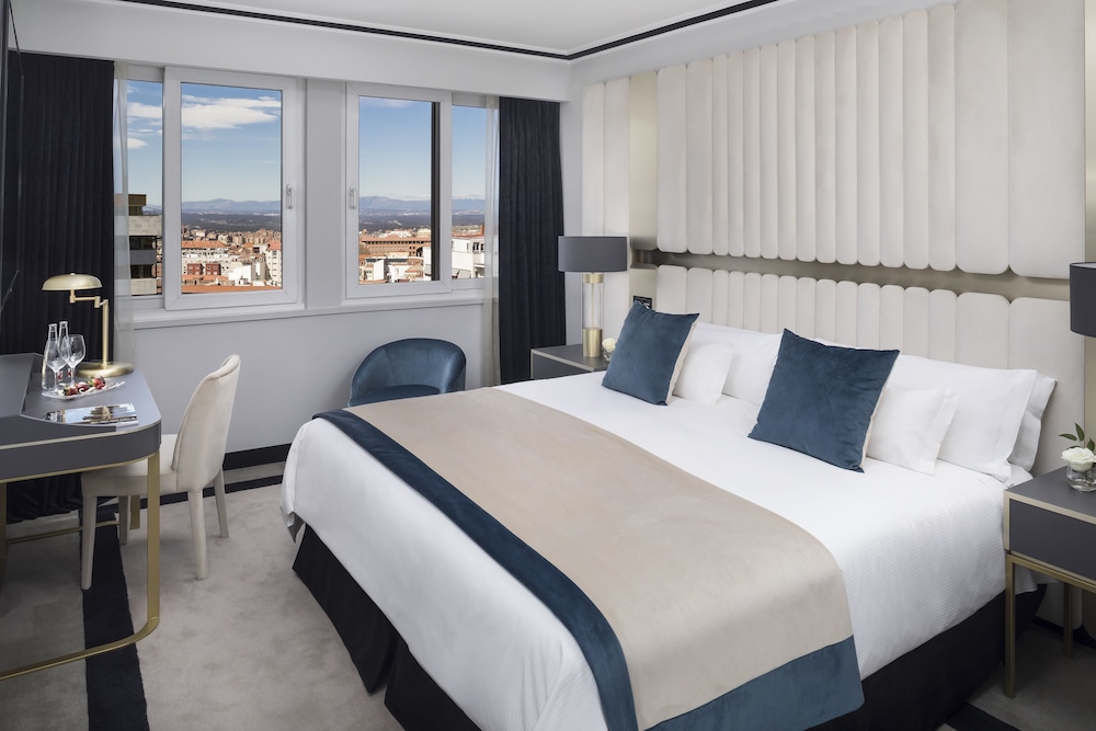 The Level, Family Room, Connecting Rooms