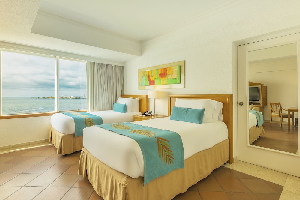 Junior Studio Suite, Multiple Beds, Ocean View - Photo 5