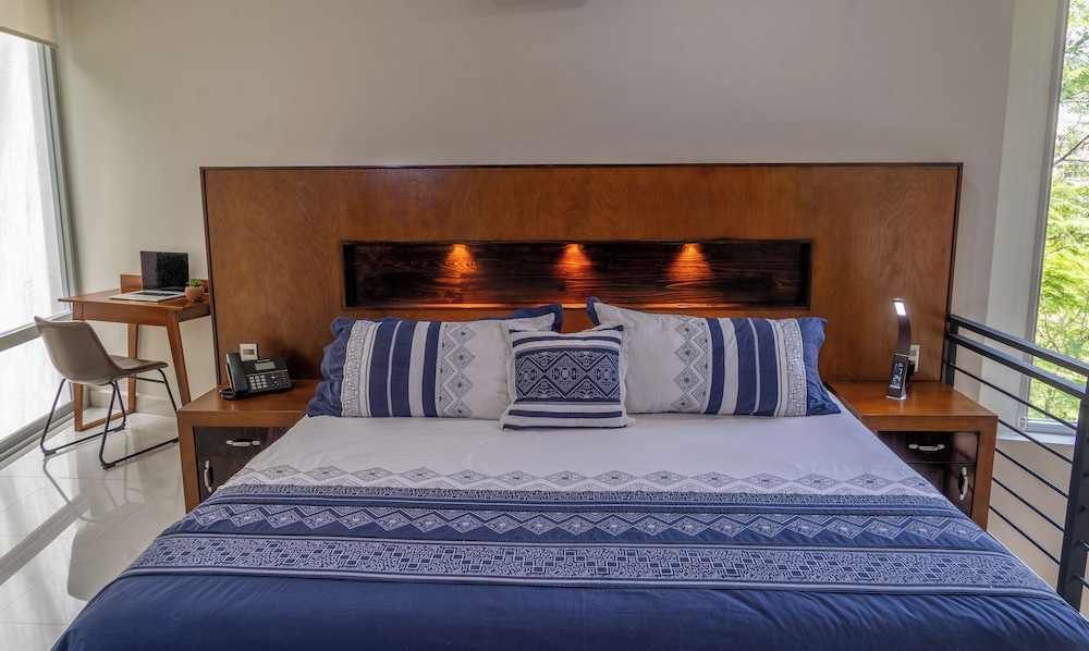 Deluxe Suite, City View