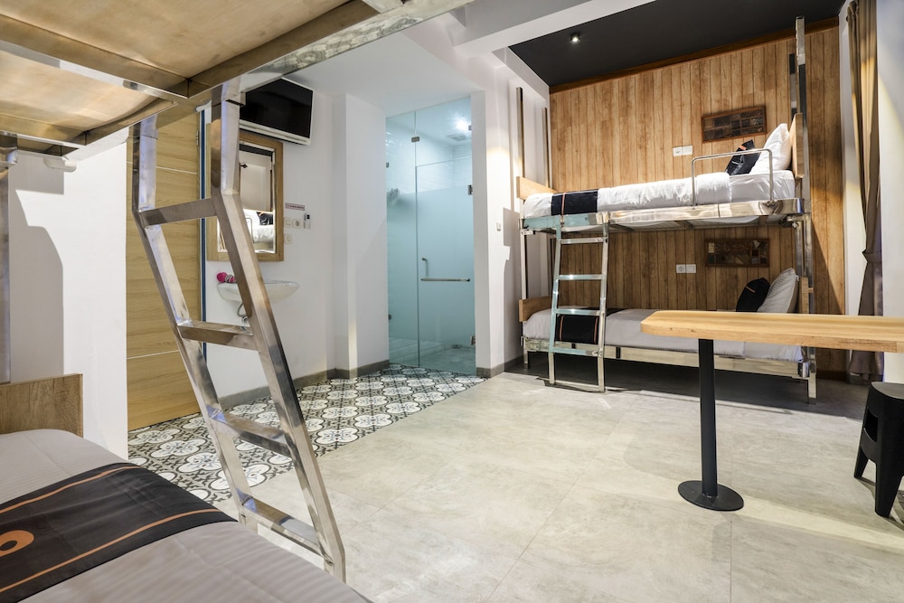 Family Double Room - Photo 9
