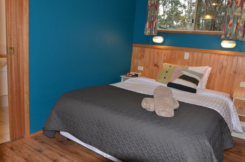 Bibbies Weekender - Linen/Towels Supplied photo 1