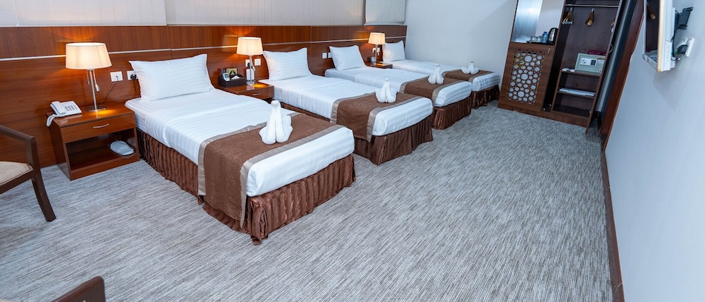 Economy Quadruple Room - Photo 4