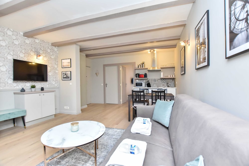 Apartment photo 2