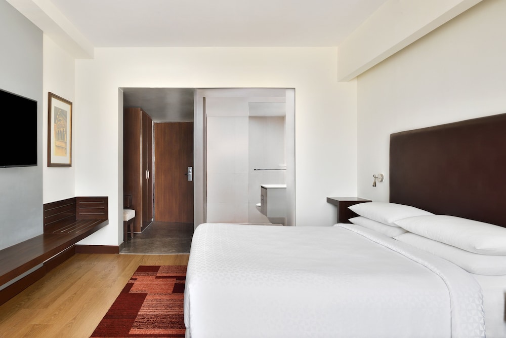 Room, 1 King Bed, City View - Photo 6