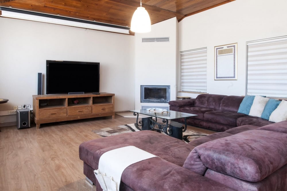 Apartment photo 2