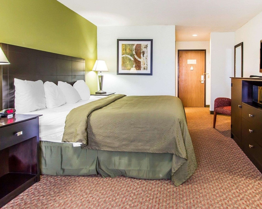 Standard Room, 1 King Bed, Non Smoking - Photo 2