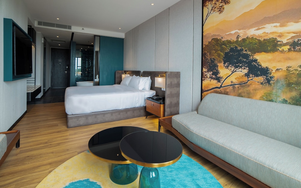 Junior Suite with 1 King Size Bed - Photo 2