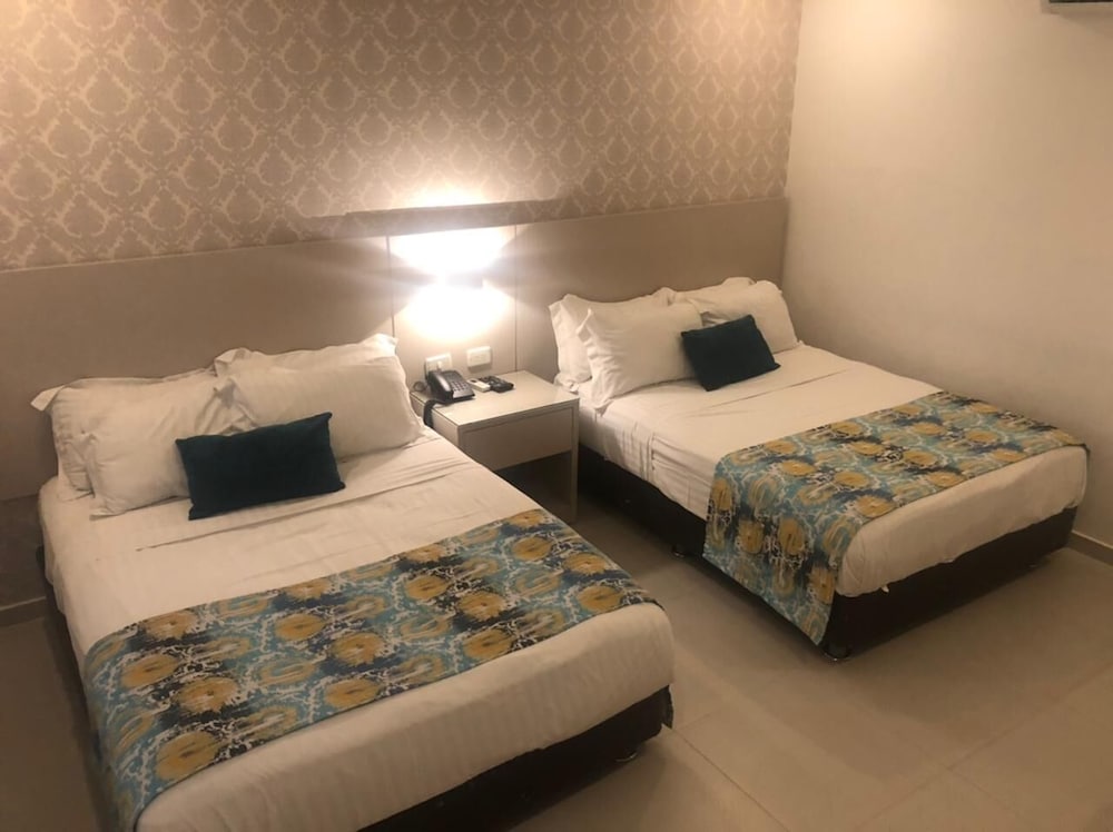 Standard Twin Room - Photo 6