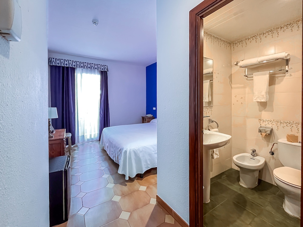 Standard Double Room, Balcony - Photo 5