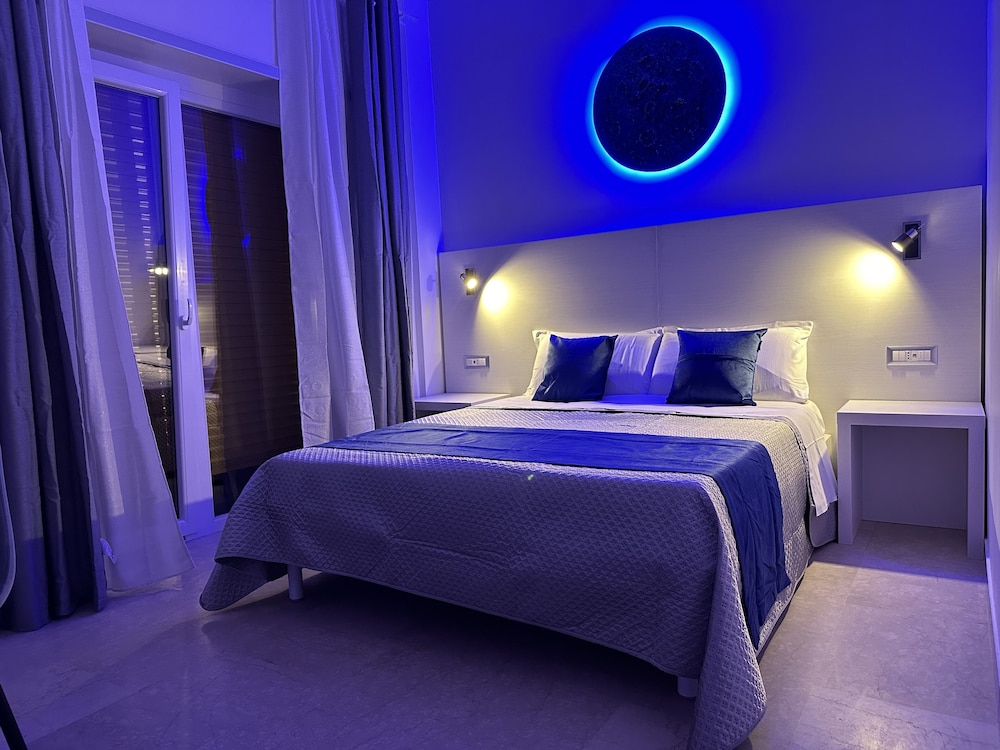 Design Room, Multiple Beds, Non Smoking, Private Bathroom