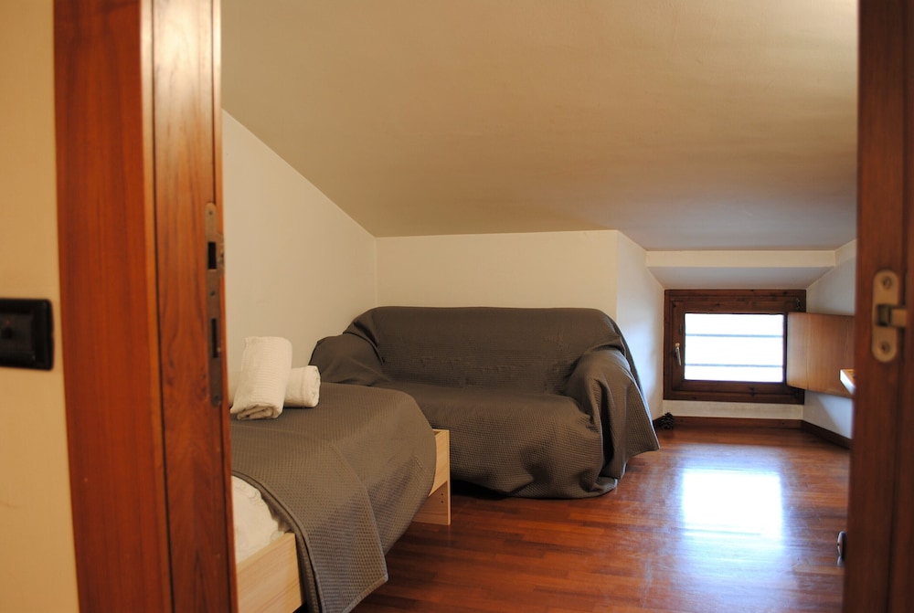 Single Room, Shared Bathroom photo 1