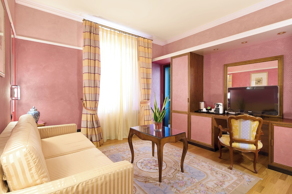 Suite - Photo 4
