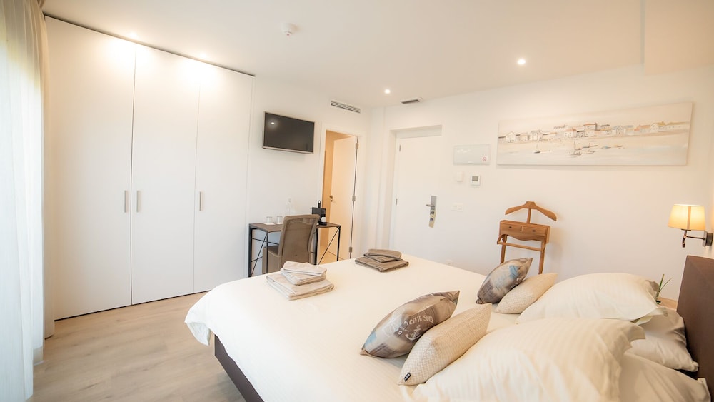 Standard Double Room (Merlot)