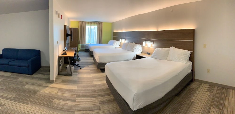 Standard Room, 2 Queen Beds (Sofa)