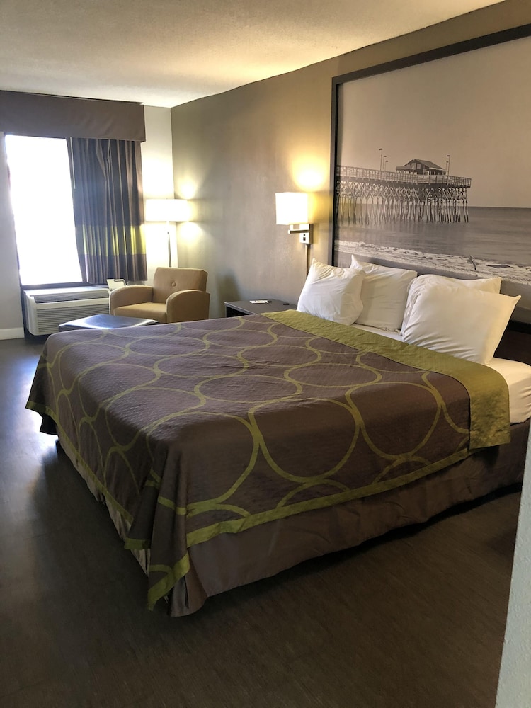 Room, 1 King Bed, Non Smoking - Photo 3