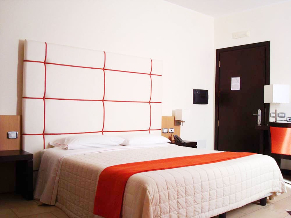 Classic Double Room, 1 Queen Bed, Tower photo 3