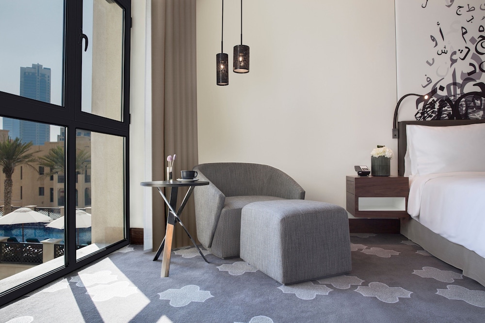 Deluxe Room, 1 King Bed, City View - Photo 1