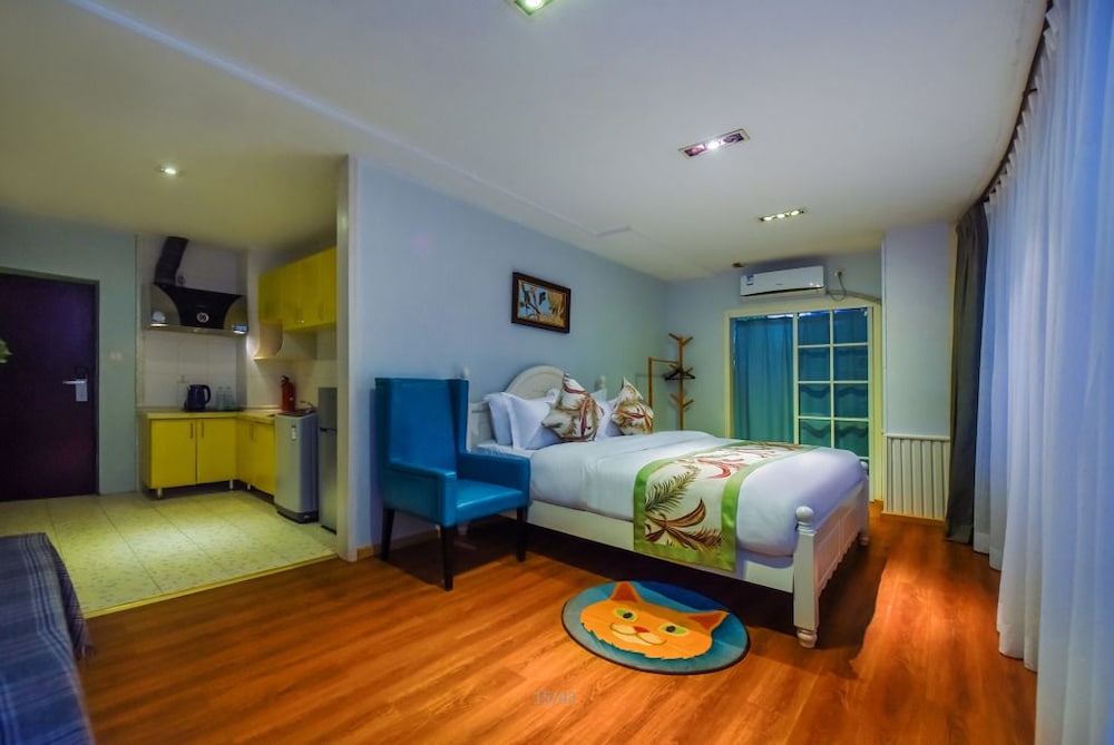 Comfort Suite, 1 Queen Bed, City View photo 1
