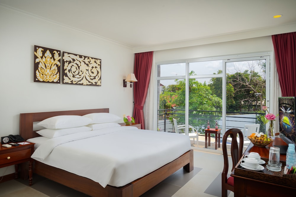 Luxury Double or Twin Room, Balcony, Pool View