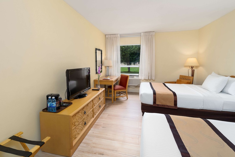 Standard Room, 2 Queen Beds, Non Smoking - Photo 1