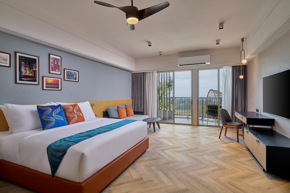 Deluxe Suite Pool Seaview