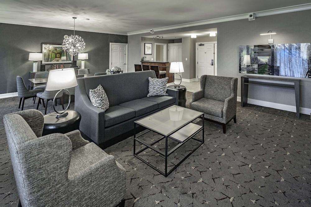 Suite, 1 King Bed, Kitchenette, Corner - Photo 8
