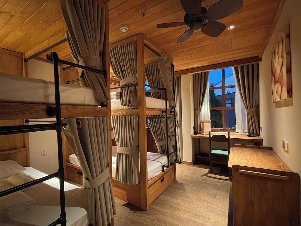 Basic Shared Dormitory, Women Only, Balcony
