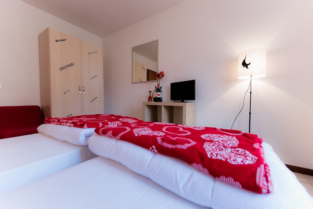 Family Quadruple Room, 2 Bedrooms, 2 Bathrooms photo 1