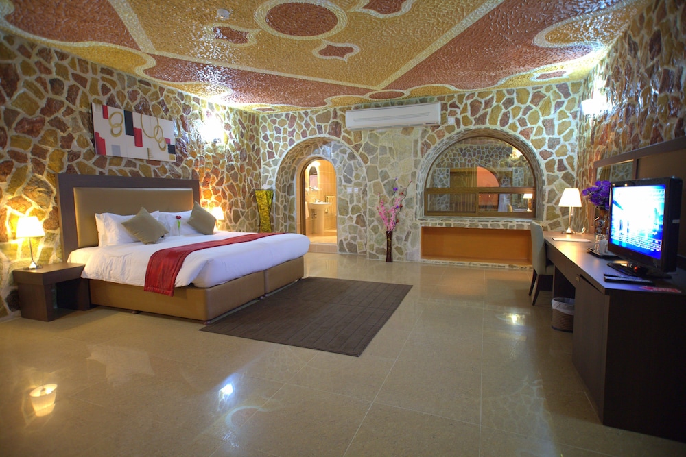 Royal Suite photo 2