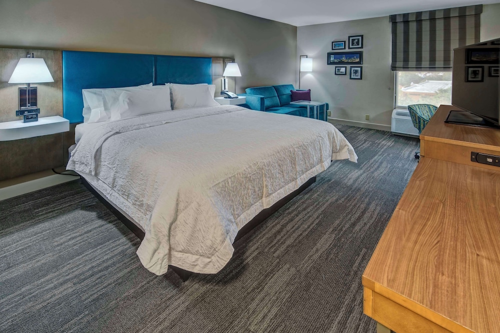 Room, 1 King Bed, Non Smoking - Photo 2