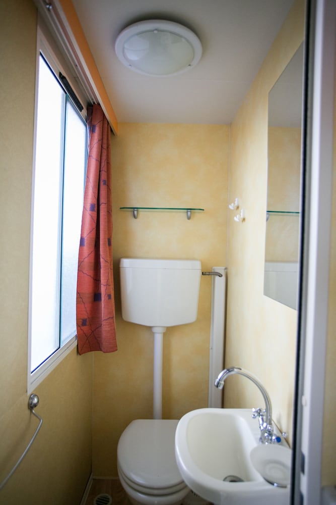 Classic Mobile Home, 2 Bedrooms photo 2