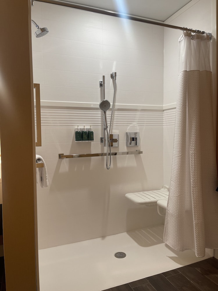 Studio, 2 Queen Beds (Mobility Accessible, Roll-in Shower)