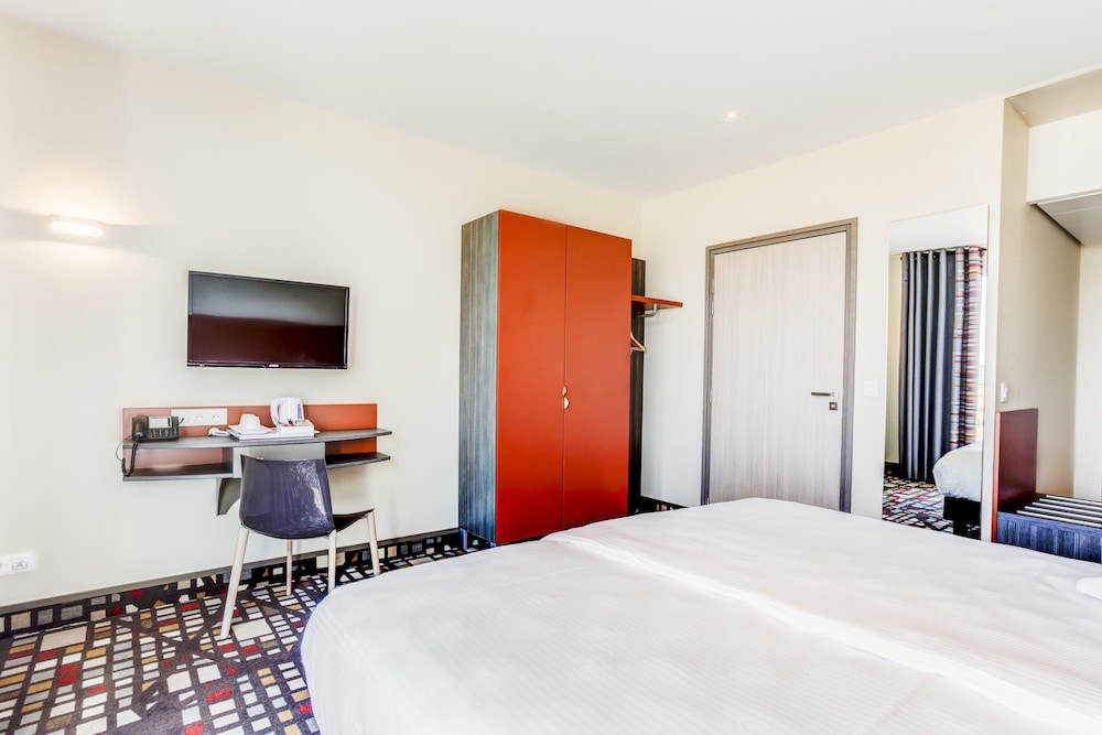 Comfort Double or Twin Room, Accessible, Bathtub photo 2