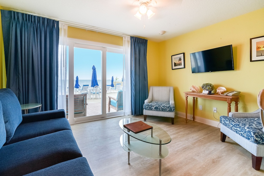 Deluxe Suite, Beachfront photo 3