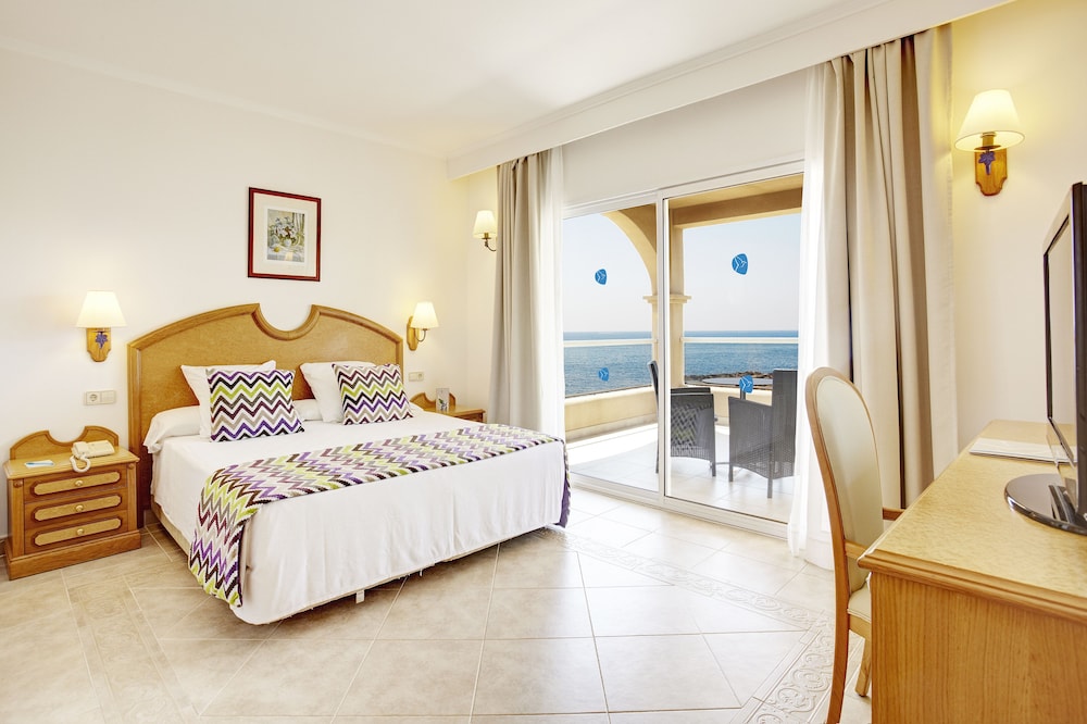Standard Double Room, Balcony, Sea View - Photo 1